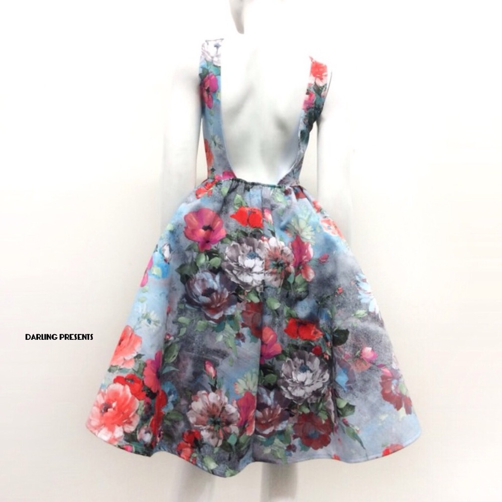 🎉HP🎉 FLORAL BACKLESS HI LOW DRESS